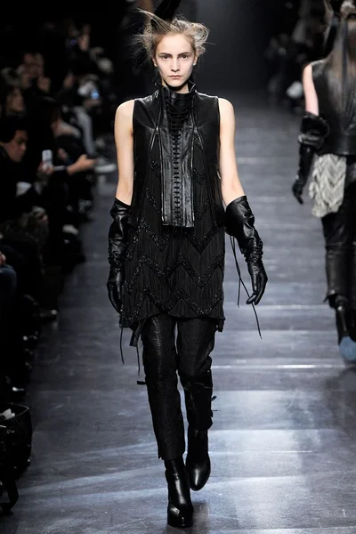 Look 13
